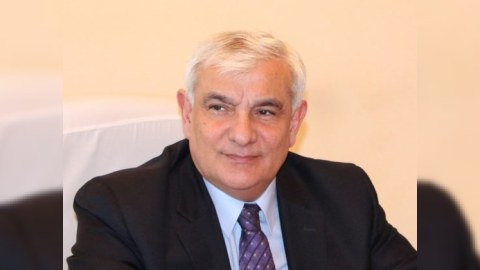 Rektor qarlı havada tələbələrlə oyun oynadı - VİDEO