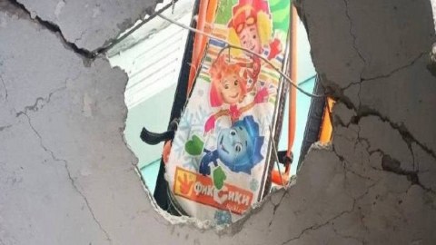 Rusiyada çoxmərtəbəli binanın yanında PARTLAYIŞ