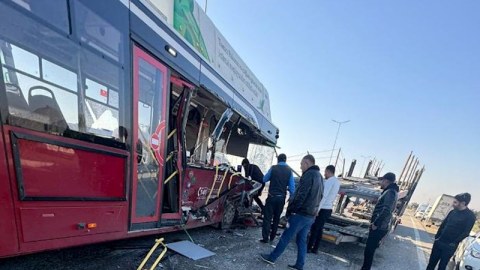 Bakıda 40-dan çox avtobus qəzada zədələnib