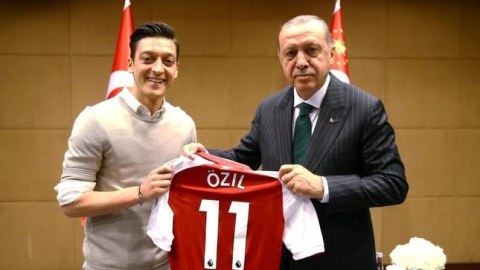Məsut Özil Ərdoğanı geridə qoydu