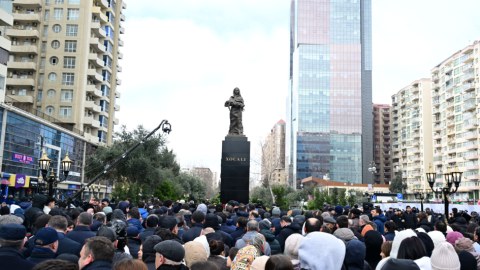 "Ana harayı" abidəsi önündə izdiham - FOTO