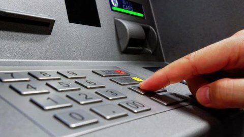 Regionlarda bankomat çatışmazlığı - Mərkəzi Bankdan REAKSİYA