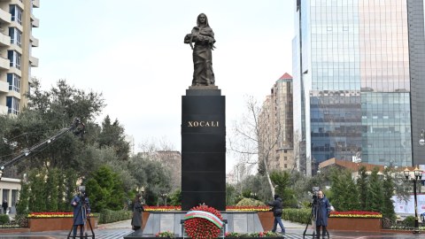 Deputatlar "Ana harayı" abidəsini ziyarət ediblər - FOTO