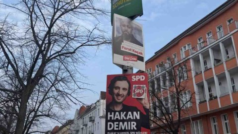 Almaniya parlamentinin türk deputatları