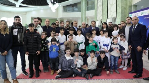 Daun sindromlu uşaqlarla görüş - FOTO