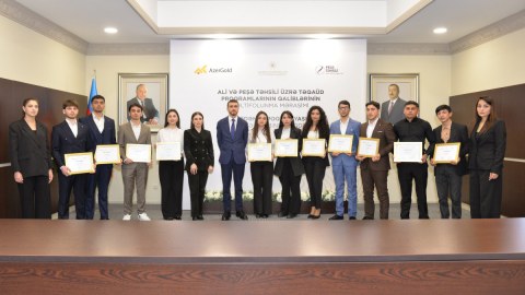 “AzerGold” təqaüd müsabiqəsinin qaliblərini mükafatlandırdı - FOTO