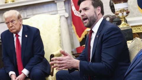 Zelenski ilə görüşdən sonra Tramp: Venslə fəxr edirəm!
