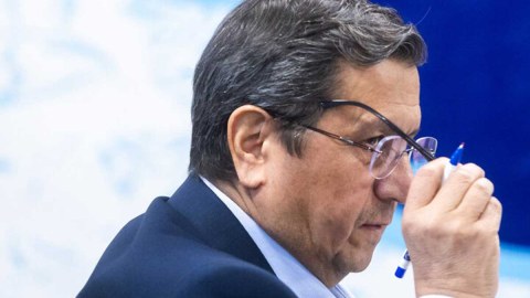 İranın iqtisadiyyat naziri vəzifəsindən UZAQLAŞDIRILDI
