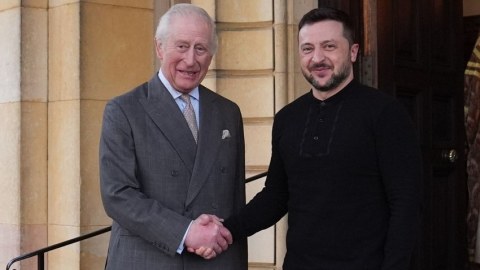 Zelenski kralla bir araya gəldi