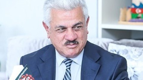 Qalmaqallı professor həbsxanada vəfat etdi