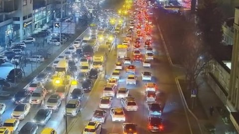 Bakıda axşam tıxacı - SİYAHI