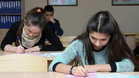 Ali məktəblərə sənəd qəbulunun vaxtı UZADILDI