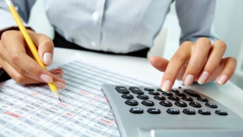 Bank əməkdaşı qiymətləndirici funksiyasını icra edə bilməz 