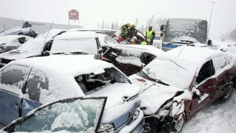 Qarlı havada 4414 avtomobilə 3 milyon manat ziyan dəyib