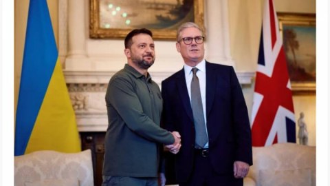 Britaniya Ukrayna ilə saziş bağladı - Kiyevə 2 milyard dollar veriləcək