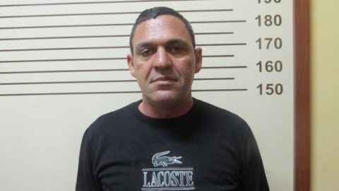 Torpaq və evlərə çıxarış almaq adı ilə dələduzluq etdi