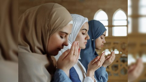 Qadınlara məscidlərdə namaz qılmaq qadağan edildi