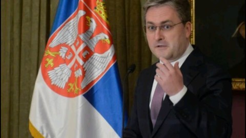 Serbiyada daha bir nazir döyüldü