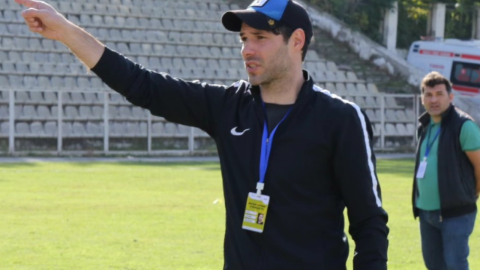 AFFA hakimlər otağına girən baş məşqçini cəzalandırdı 