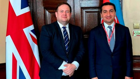 Hikmət Hacıyev Londonda görüşlər keçirdi