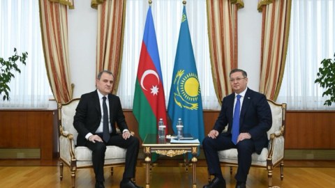 Ceyhun Bayramov qazaxıstanlı həmkarı ilə görüşüb