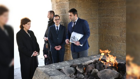 Şimali Makedoniya Prezidenti “Atəşgah məbədi”ndə 