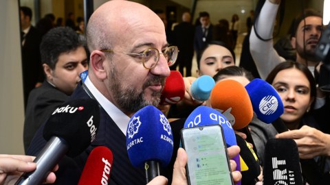 Problemləri həll etmək üçün addımlar ata bilərik 
