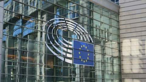 Çinin texnologiya nəhəngi avropalı deputatlara rüşvət veribmiş