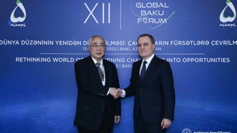 Ceyhun Bayramov Çin nümayəndəsi ilə görüşdü
