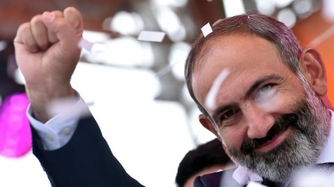 Paşinyanın Ermənistandakı reytinqi çox AZALIB