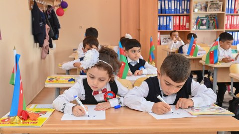 10 min şagird məktəbini dəyişdi