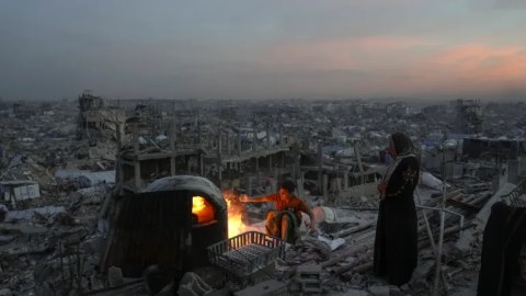 Qəzza yenidən bombalandı - 200 nəfər ÖLDÜ