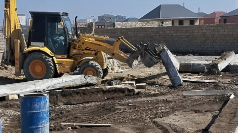 Sumqayıtda sənədsiz evlər söküldü