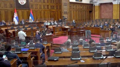 Serbiya parlamenti hökumətin istefasını təsdiqlədi