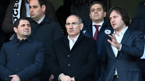 Paşinyan İrəvana ağır məğlubiyyətlə qayıdır