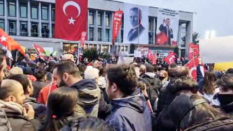Türkiyədəki aksiyalarda mindən çox etirazçı saxlanılıb