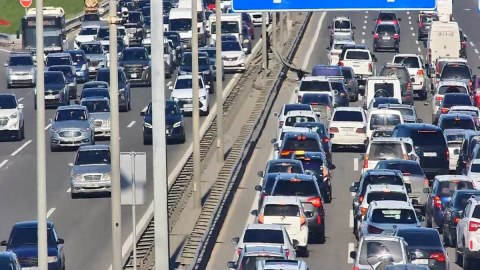 Aeroport yolunda qəza tıxaca səbəb oldu