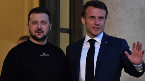 Zelenski Makronla bir araya gəldi