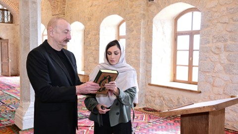 İlham Əliyev və birinci xanım Şuşadakı tarixi məsciddə - FOTOLAR