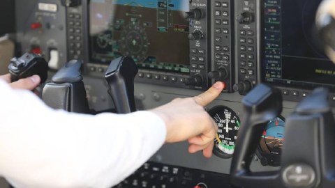 Pilot pasportunu götürmədi: təyyarə geri qayıtdı