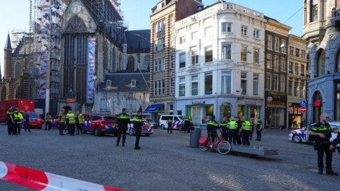 Amsterdamın mərkəzində 5 nəfər bıçaqlandı