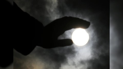 İlin ilk Günəş tutulması FOTOLARDA