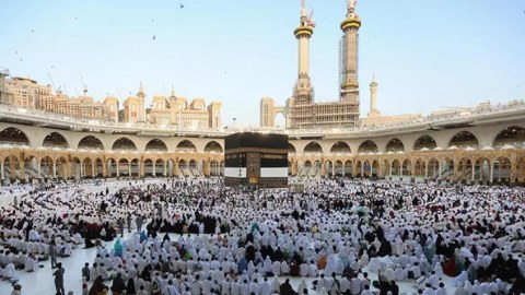 Məkkədə 4 milyondan çox müsəlman bayram namazı qıldı