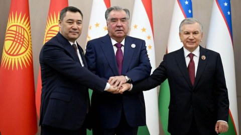 Üç lider arasında tarixi görüş: bəyannamə imzalandı - FOTO