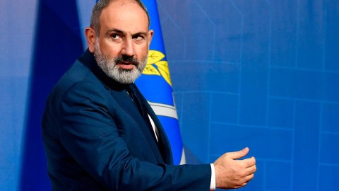 Paşinyan Gümrüyə nəzarəti İTİRİR