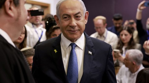Netanyahunun iki yaxın adamı həbs edildi