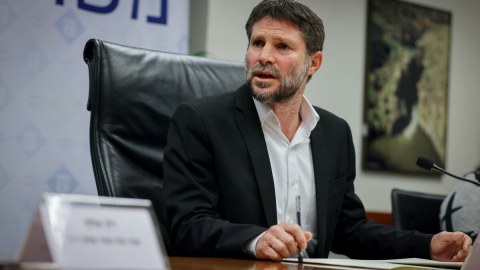 İsrailin maliyyə naziri istefa verdi