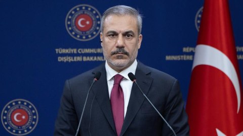 Fidan fransalı həmkarı ilə Bakı-İrəvandan DANIŞDI