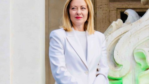Trampın qərarını yanlış adlandırdı