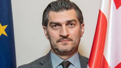 İlk dəfə Azərbaycana gəlir
